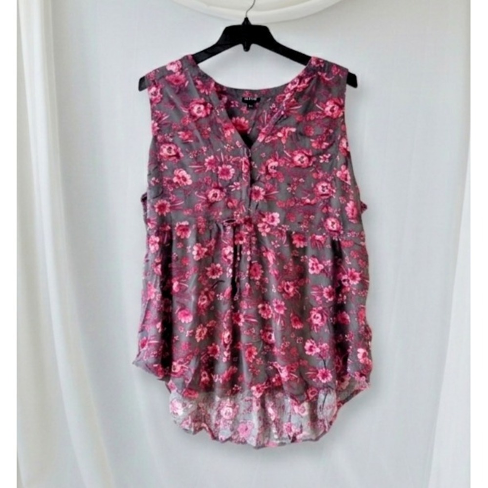 Torrid Floral Sleeveless Babydoll Blouse Top Size 4 Gray Pink Boho Summer Casual
